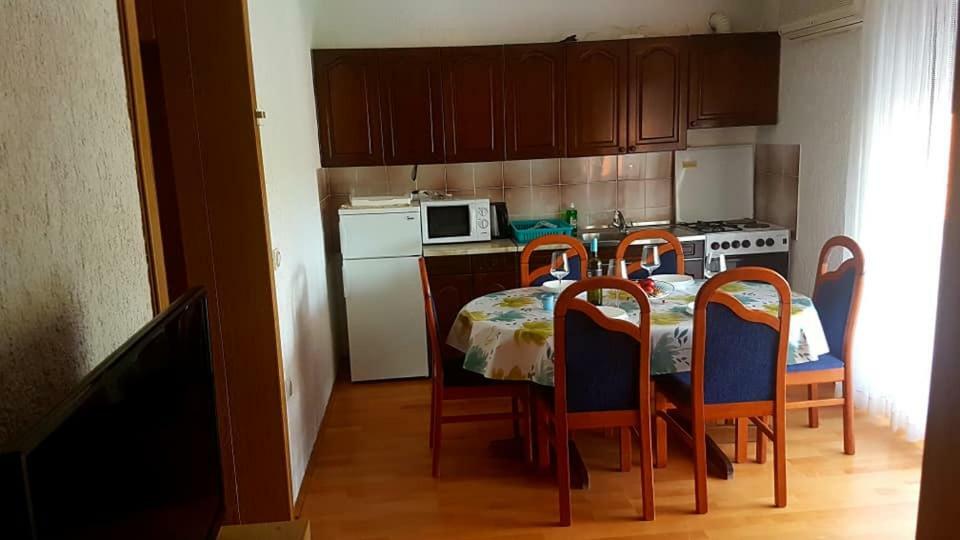Apartmani Vibovec Lana 305 Лопар Екстер'єр фото